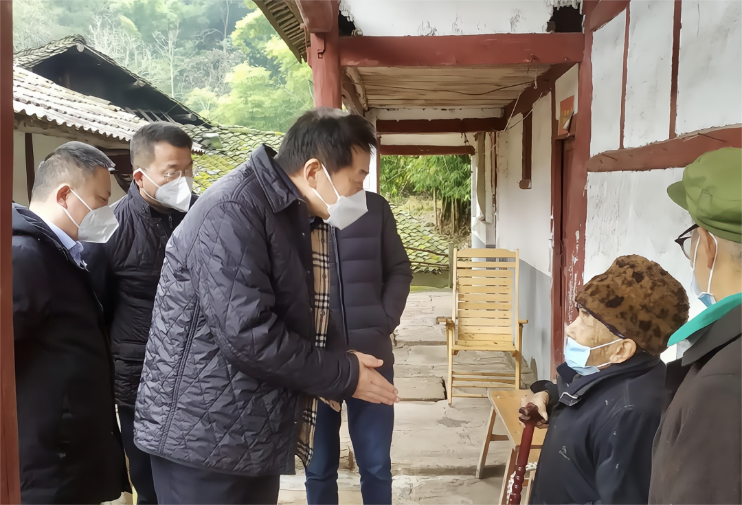 四川省尊龙凯时集团党委书记、董事长任丁率队赴嘉陵区开展帮扶工作