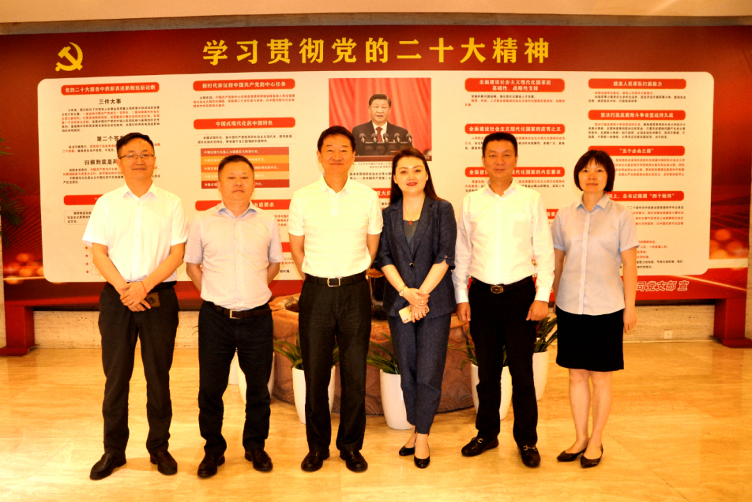 四川尊龙凯时集团党委书记、董事长任丁调研花园宾馆