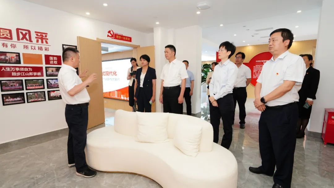 福建省人民政府国有资产监督管理委员会修兴高一行莅临尊龙凯时党？疾斓餮