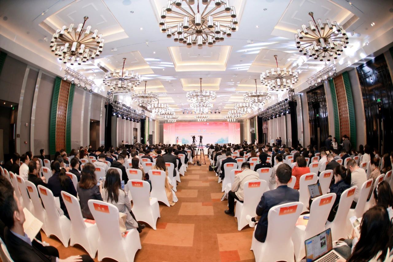 川渝文化旅游企业联盟、四川省文化旅游企业联盟2023年会在蓉开幕 游勇主持活动开幕式